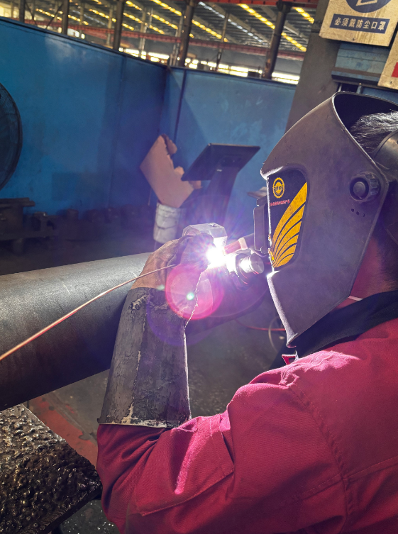 Сварные гидравлические цилиндры в Хубэй Цзяхэн: Надежные и компактные решения для промышленных применений с высокими требованиями